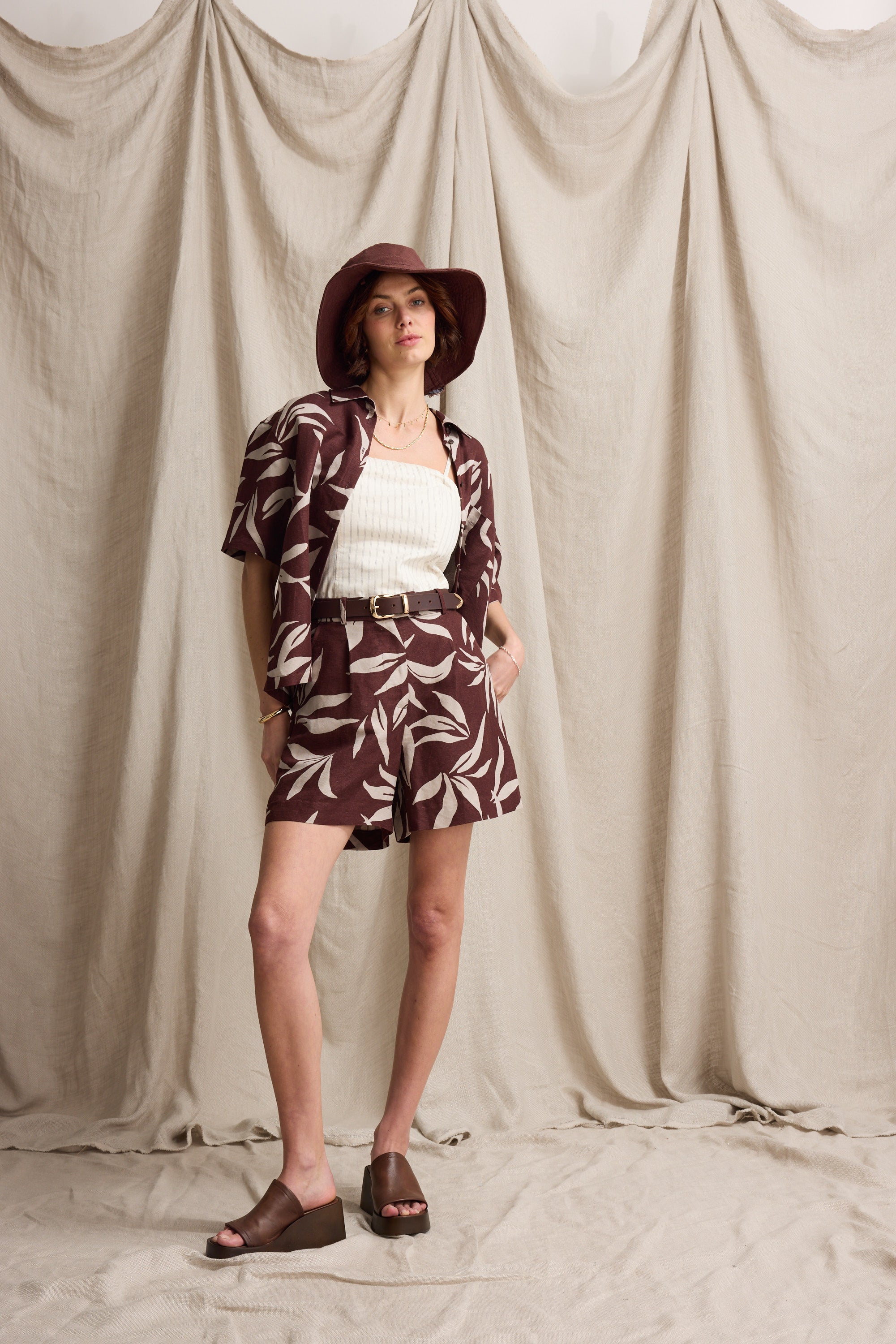 Claire Linen Blend Pleated Short